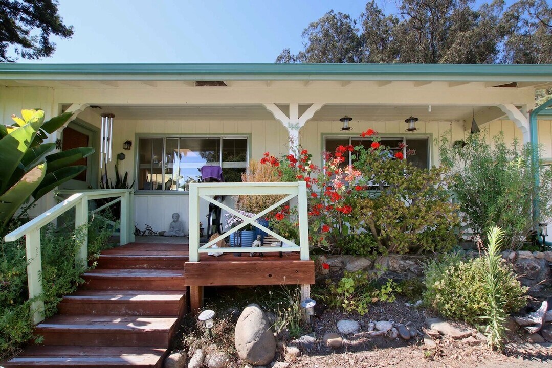 46 Valley View Rd in Watsonville, CA - Building Photo