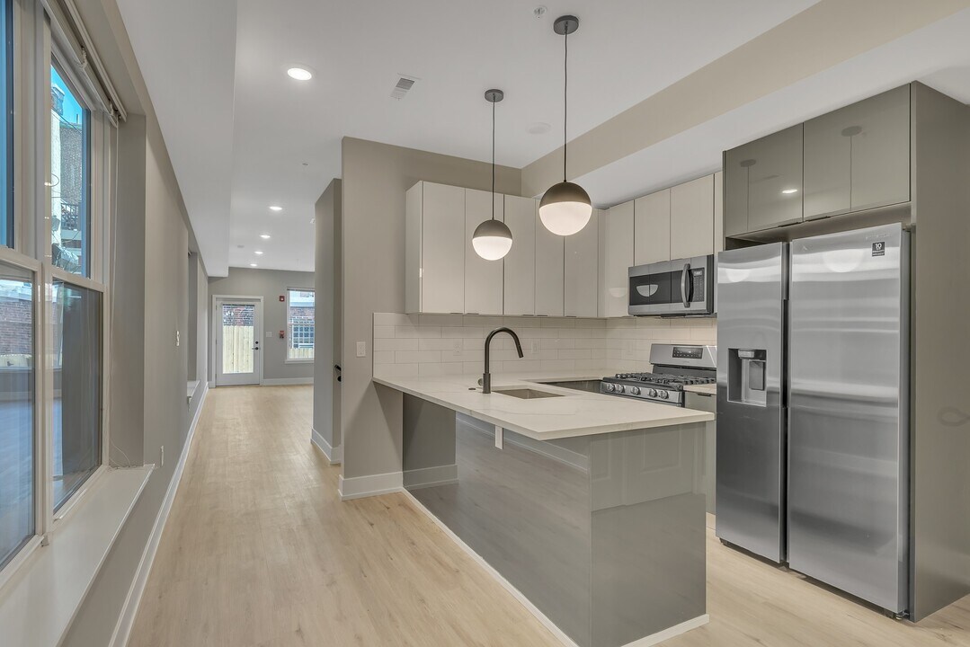 937 N 29th St in Philadelphia, PA - Building Photo