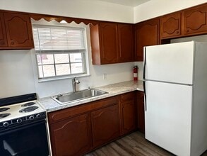 3933 Clareridge Dr, Unit #2Upper in Toledo, OH - Building Photo - Building Photo
