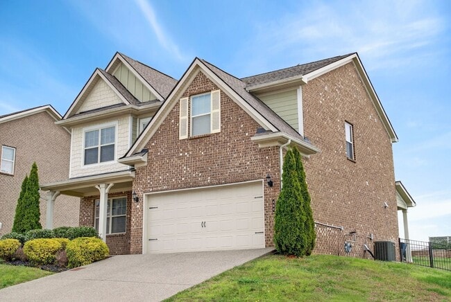 404 Black Thorn Ln in Gallatin, TN - Foto de edificio - Building Photo