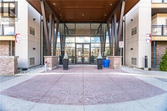 128 Garden Dr in Oakville, ON - Building Photo - Building Photo