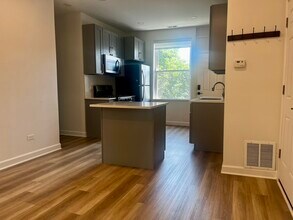 5325 N Damen Ave in Chicago, IL - Building Photo - Building Photo