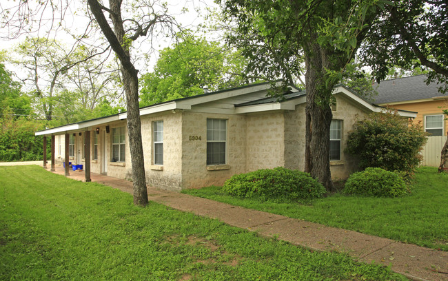 5300-5304 Duval St in Austin, TX - Building Photo - Building Photo