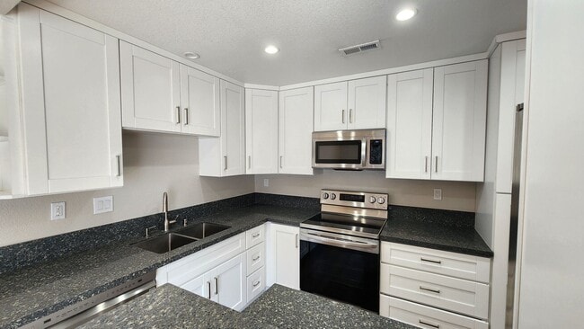 532 1/2 Via De La Valle in Del Mar, CA - Building Photo - Building Photo