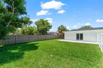 4498 NW 2nd Ave in Boca Raton, FL - Building Photo - Building Photo