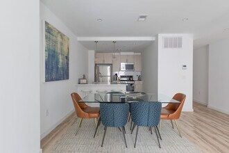 300 Marshall Dr in Hoboken, NJ - Foto de edificio - Building Photo