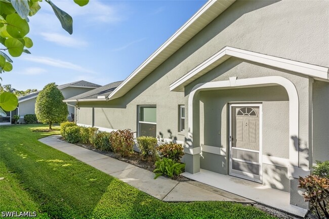 1704 Royal Cir in Naples, FL - Building Photo - Building Photo