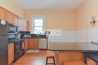 139 Hillside St, Unit A in Boston, MA - Building Photo - Building Photo