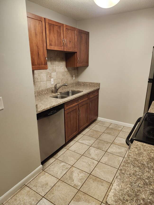 1601 N Innsbruck Dr in Fridley, MN - Building Photo - Building Photo
