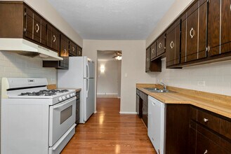 13616 Lamon Ave in Crestwood, IL - Building Photo - Building Photo