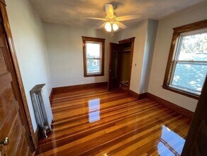 26 Sycamore St, Unit 2 in Somerville, MA - Building Photo - Building Photo