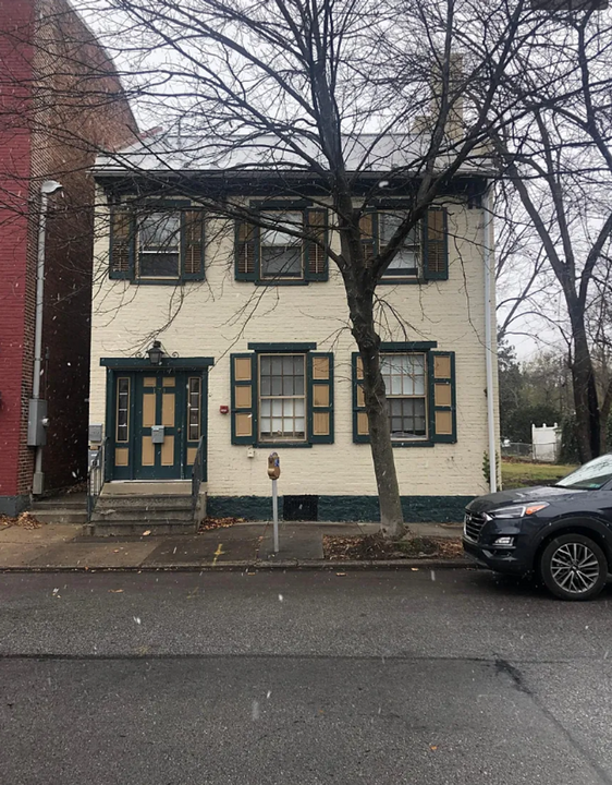 171 W Louther St in Carlisle, PA - Building Photo