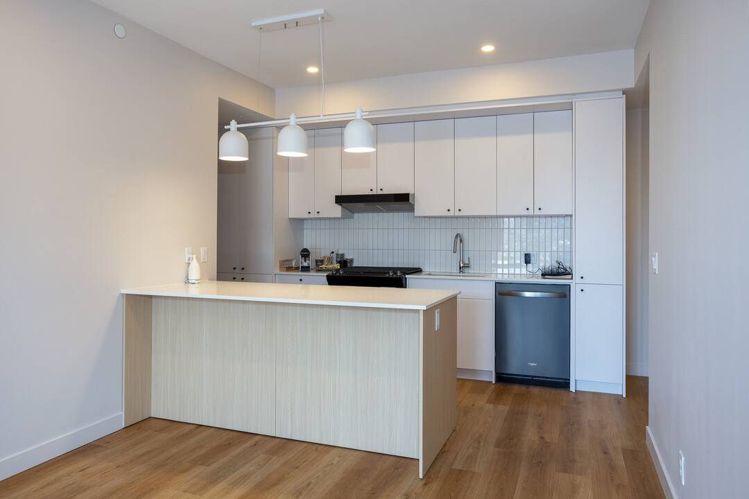 Lynnbrooke in Calgary, AB - Building Photo