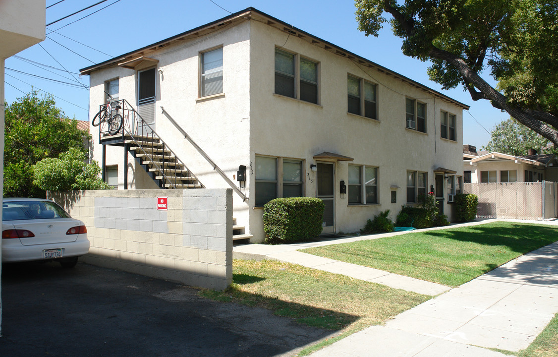 215 N Columbus Ave in Glendale, CA - Building Photo