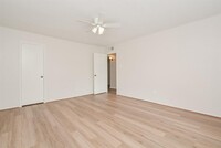 12633 Memorial Dr photo'