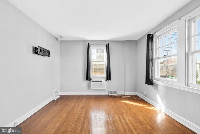 7341 Oxford Ave in Philadelphia, PA - Building Photo - Building Photo