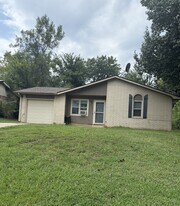 107 Gamma Cir in Roland, OK - Building Photo