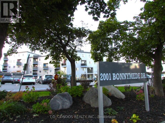 property at 2001 Bonnymede Dr
