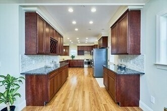 52 Rowe St in Newton, MA - Building Photo - Building Photo