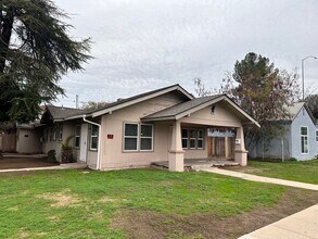 2901 E Olive Ave in Fresno, CA - Building Photo - Building Photo