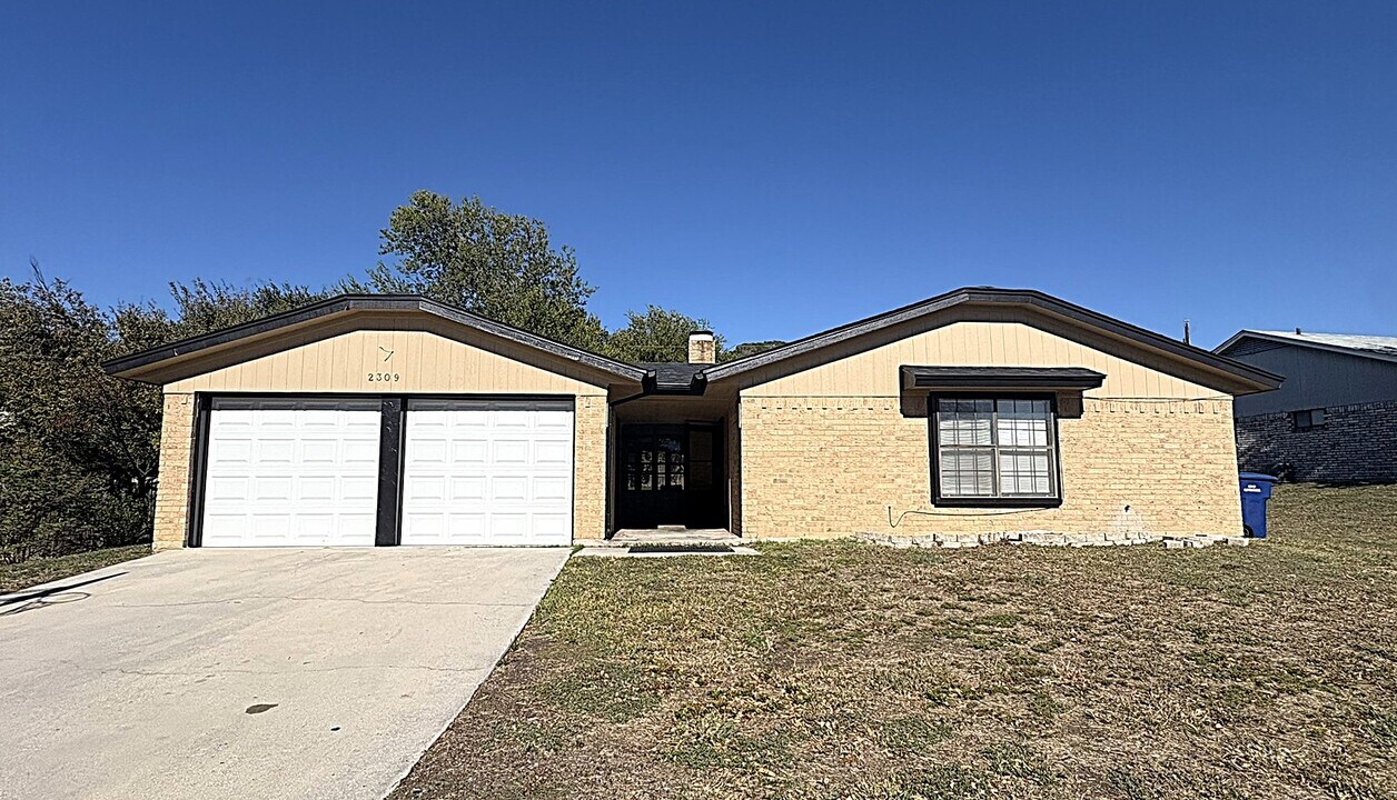 2309 Whitney Dr in Copperas Cove, TX - Foto de edificio