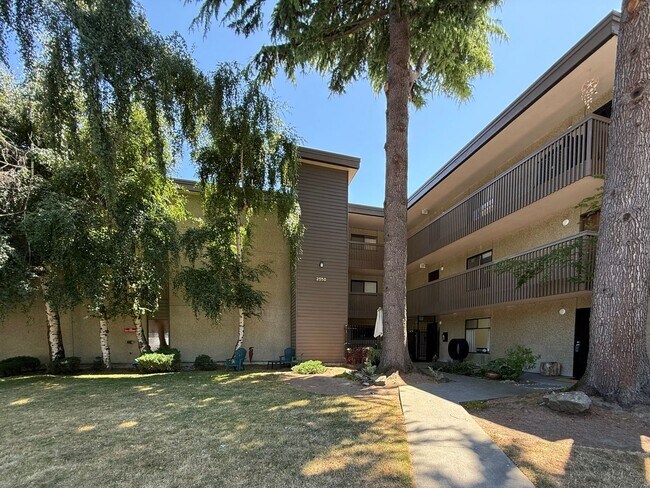 2550 Thorndyke Ave W in Seattle, WA - Building Photo - Building Photo