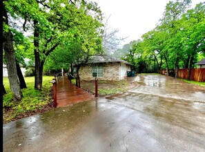 Room in House on Copper Hills Dr in Manchaca, TX - Building Photo - Building Photo