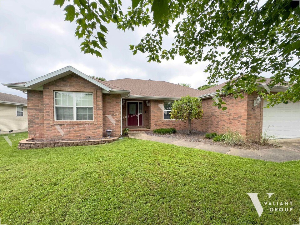 431 S Yellowwood Dr in Springfield, MO - Building Photo