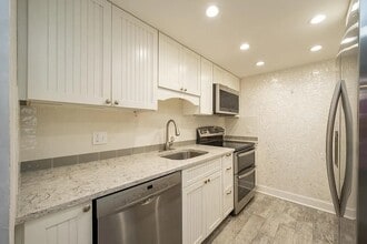 833 Eisenhower Dr in Key West, FL - Building Photo - Building Photo