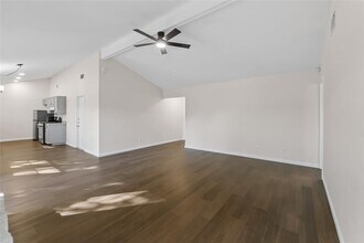 903 E Logan St in Round Rock, TX - Building Photo - Building Photo