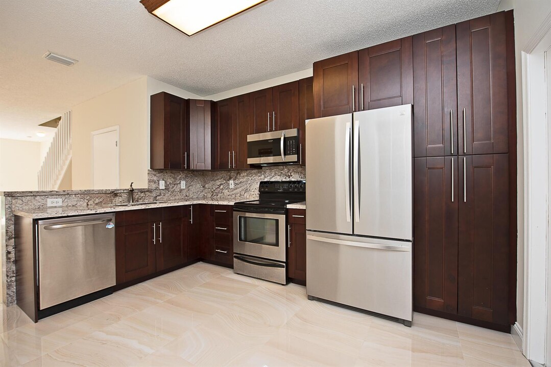 3709 San Simeon Cir in Weston, FL - Building Photo