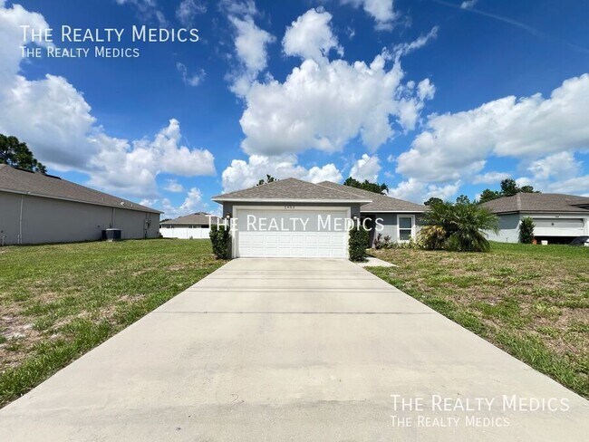 1902 Laredo Dr in Deltona, FL - Building Photo - Building Photo