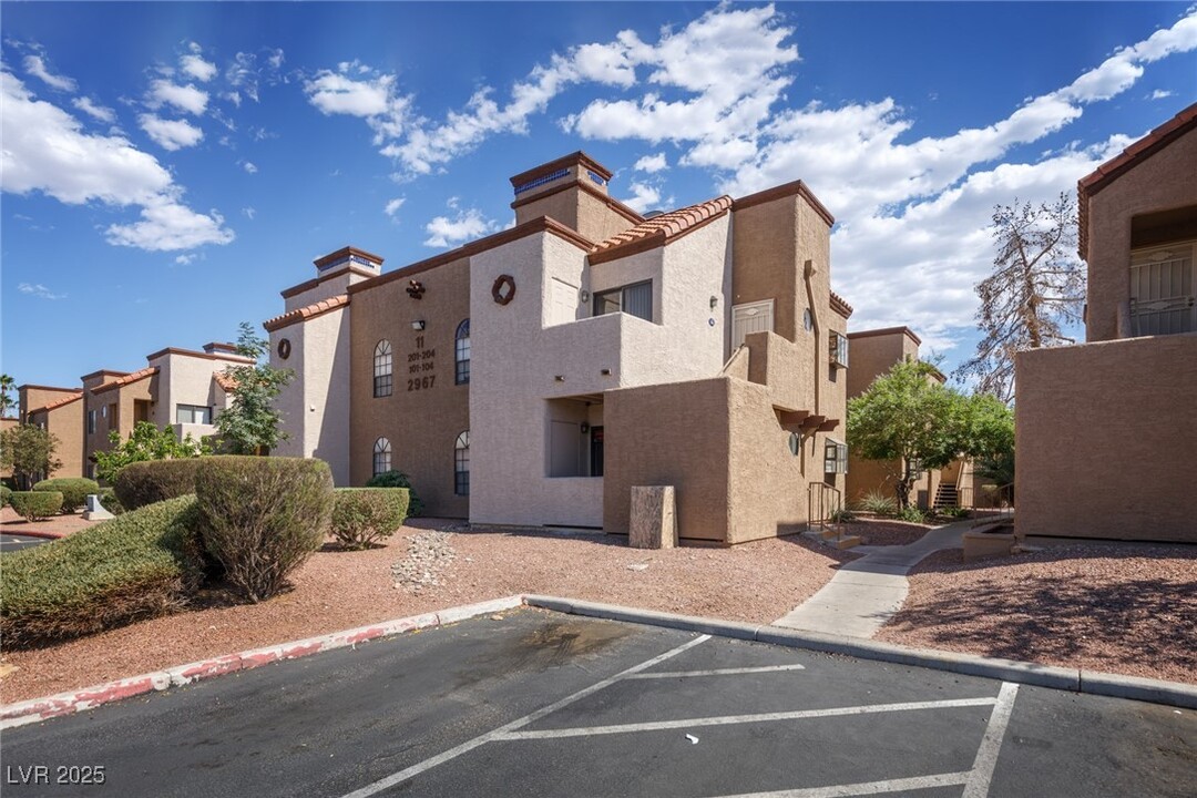 2967 Juniper Hills Blvd in Las Vegas, NV - Building Photo