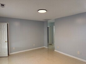 245 Lakewood Dr in Jacksonville, NC - Building Photo