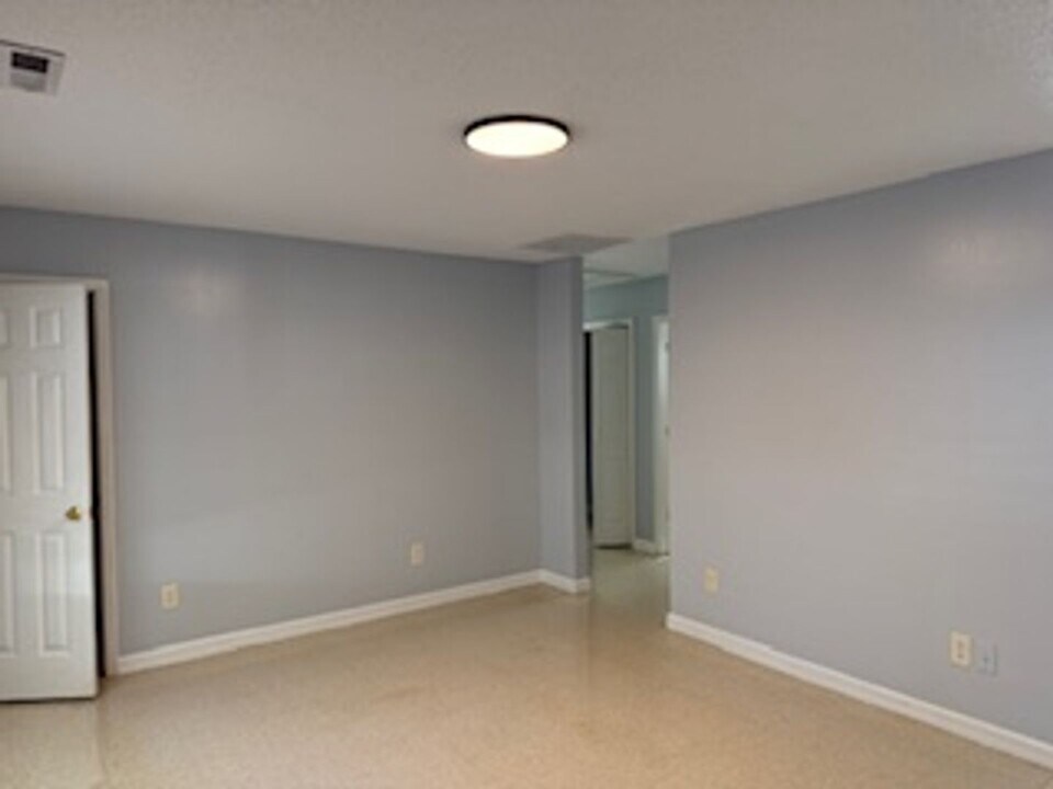 245 Lakewood Dr in Jacksonville, NC - Building Photo