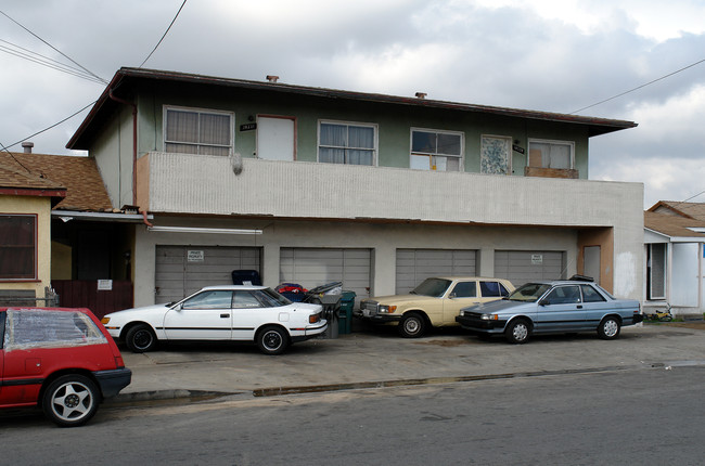 10729-10731 S Burl Ave in Inglewood, CA - Building Photo - Building Photo