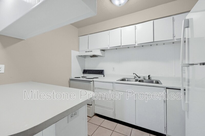 817 S Elm St in Sherman, TX - Building Photo