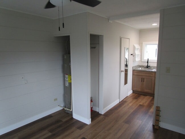 921 SE Combs Flat Rd in Prineville, OR - Building Photo - Building Photo