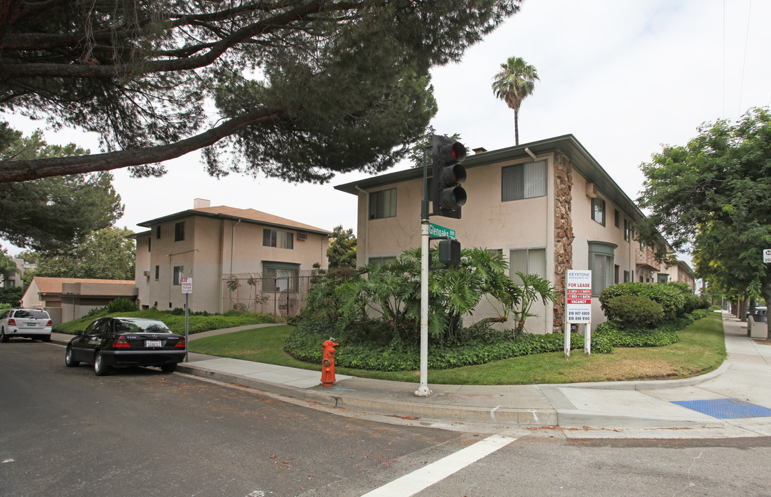 Town Center Apartments in Burbank, CA - Building Photo