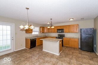 2031 Bridlewood Dr in Franklin, IN - Building Photo - Building Photo