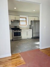 16 Oldwood Rd S in Port Washington, NY - Building Photo - Building Photo