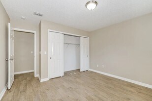 6937 W Summerdale Ave in Chicago, IL - Building Photo