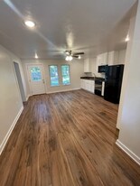 604 S Montgomery St, Unit A in Gilmer, TX - Building Photo