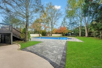 29 Dillon Dr in Dix Hills, NY - Building Photo - Building Photo