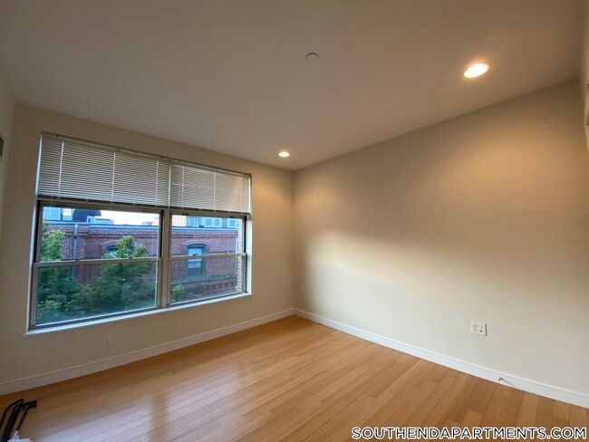 601 Albany St in Boston, MA - Building Photo - Building Photo