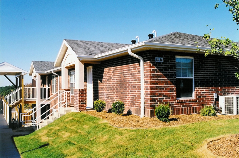 Pointe Lookout Villas in St. Robert, MO - Building Photo