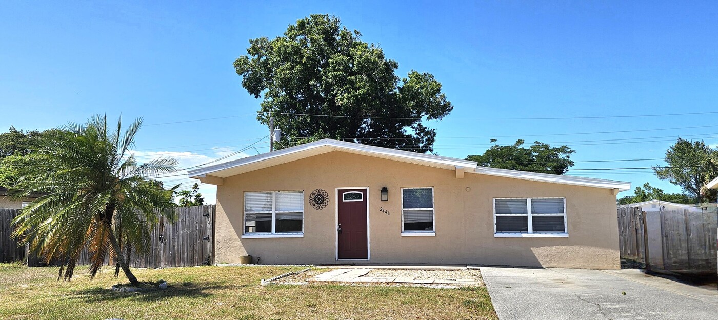 2446 Pepper Ave in Melbourne, FL - Building Photo