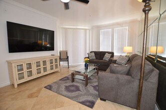 260 E Flamingo Rd in Las Vegas, NV - Building Photo - Building Photo