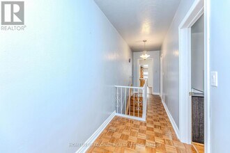 425 Bartlett Ave in Toronto, ON - Building Photo - Building Photo