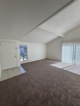 551 Holly Ave in Oxnard, CA - Building Photo - Building Photo